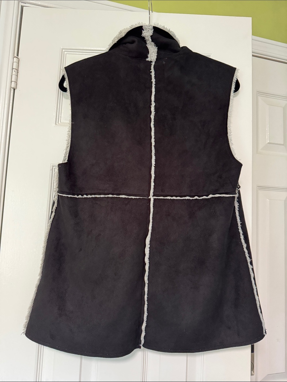 Dylan Black Vest with Light Gray Faux Shearling Trim size large BNWT - Picture 3 of 9